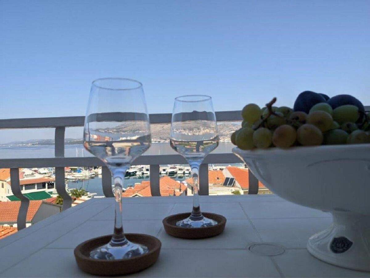 Apartments Biserka - 50 M From Beach Трогир Екстериор снимка