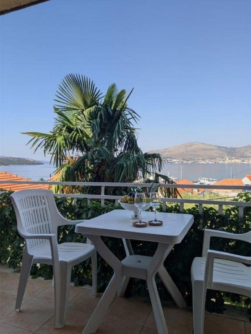 Apartments Biserka - 50 M From Beach Трогир Екстериор снимка