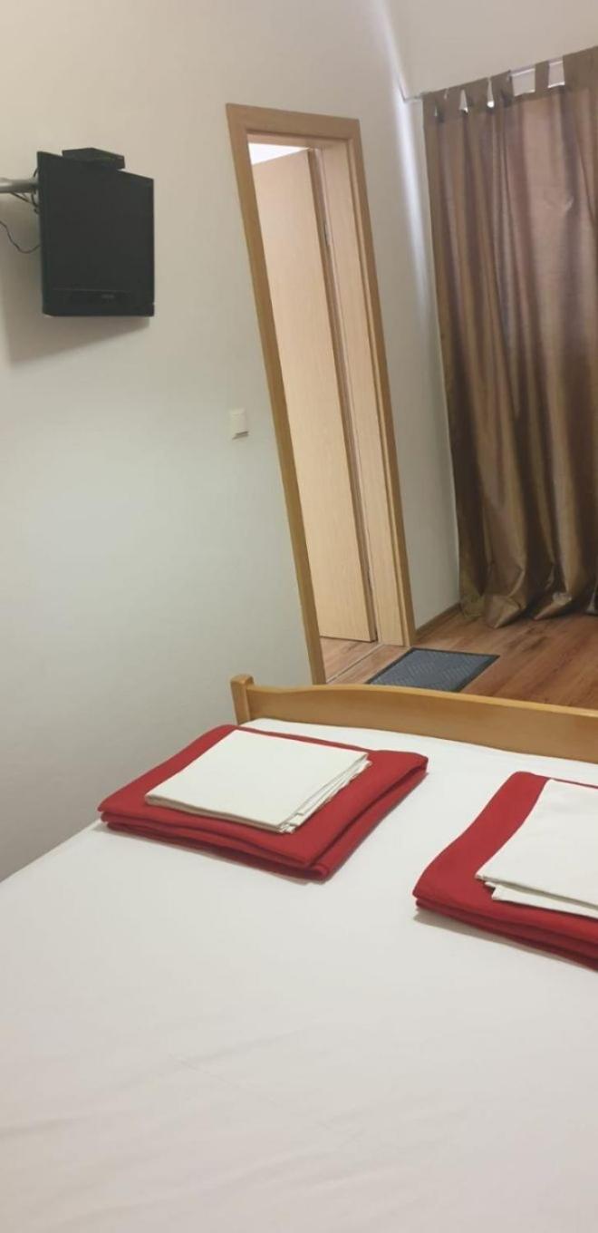 Apartments Biserka - 50 M From Beach Трогир Екстериор снимка