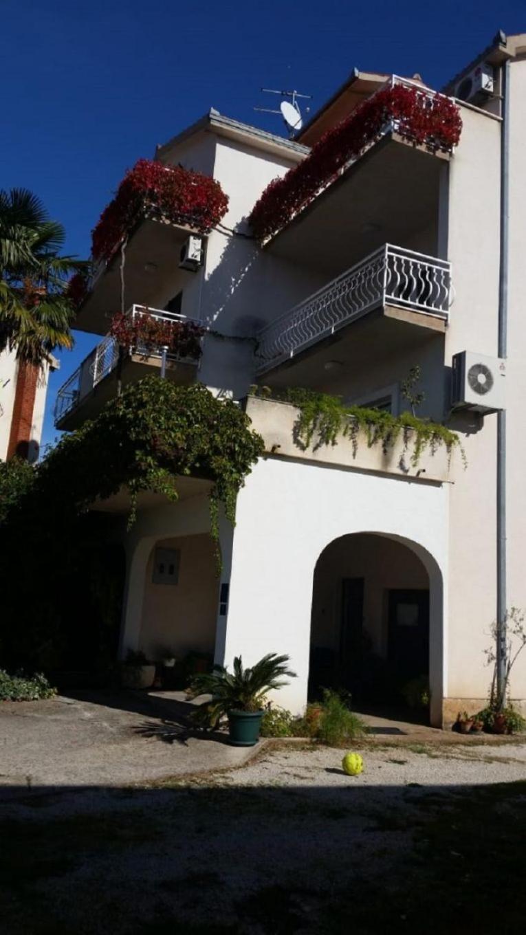 Apartments Biserka - 50 M From Beach Трогир Екстериор снимка