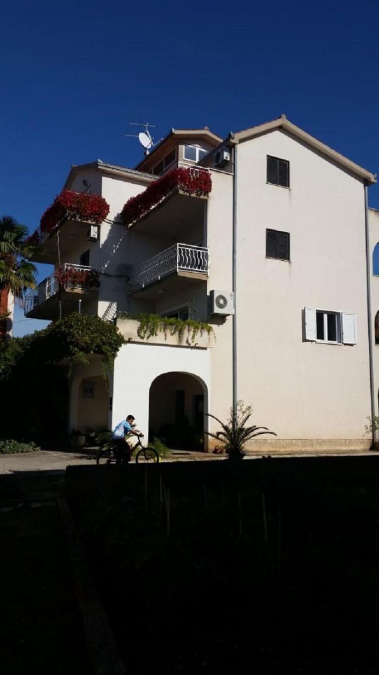 Apartments Biserka - 50 M From Beach Трогир Екстериор снимка