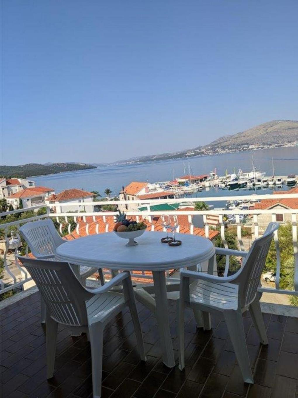 Apartments Biserka - 50 M From Beach Трогир Екстериор снимка