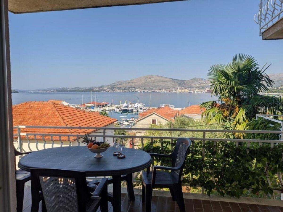 Apartments Biserka - 50 M From Beach Трогир Екстериор снимка