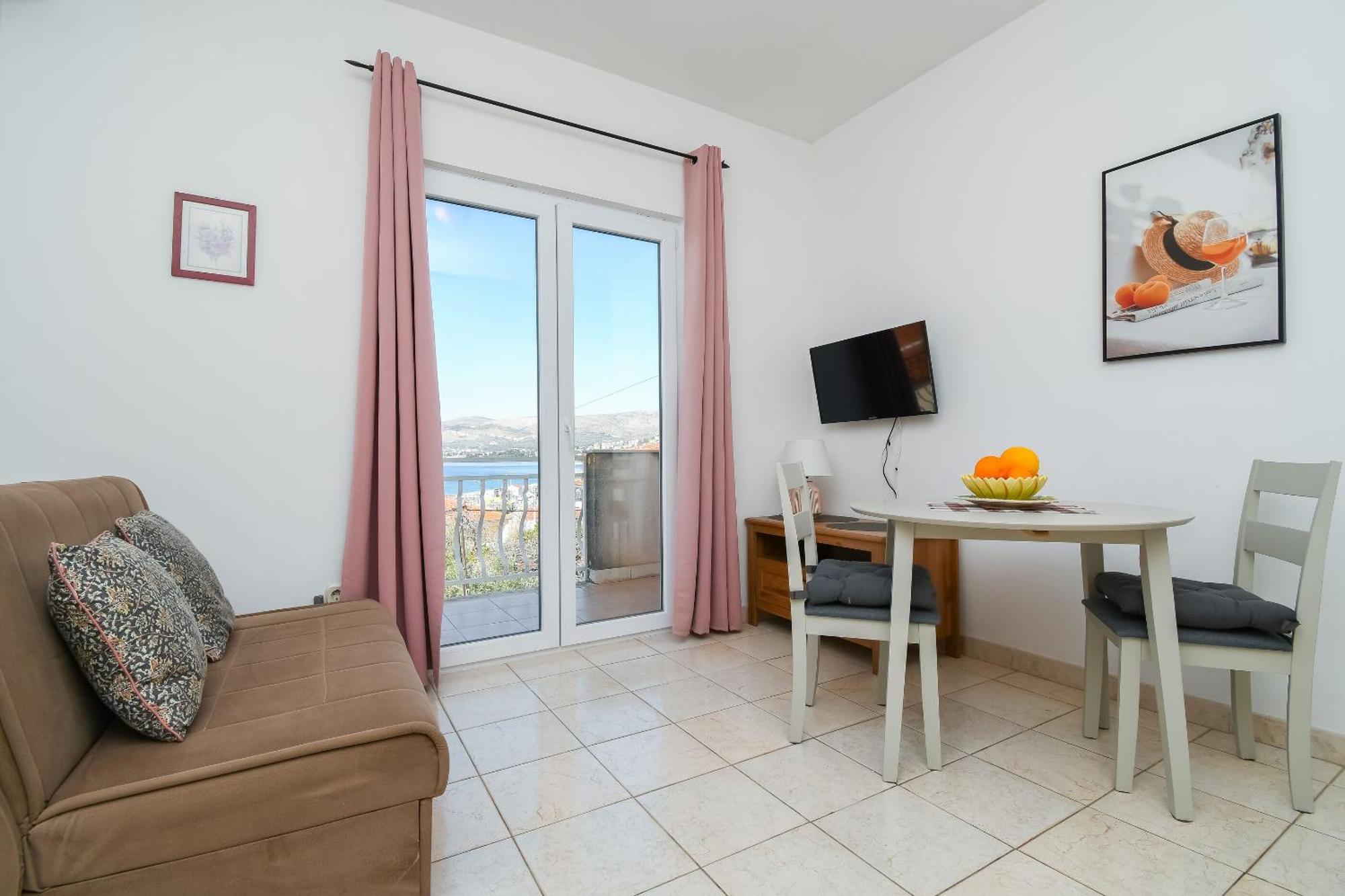 Apartments Biserka - 50 M From Beach Трогир Екстериор снимка