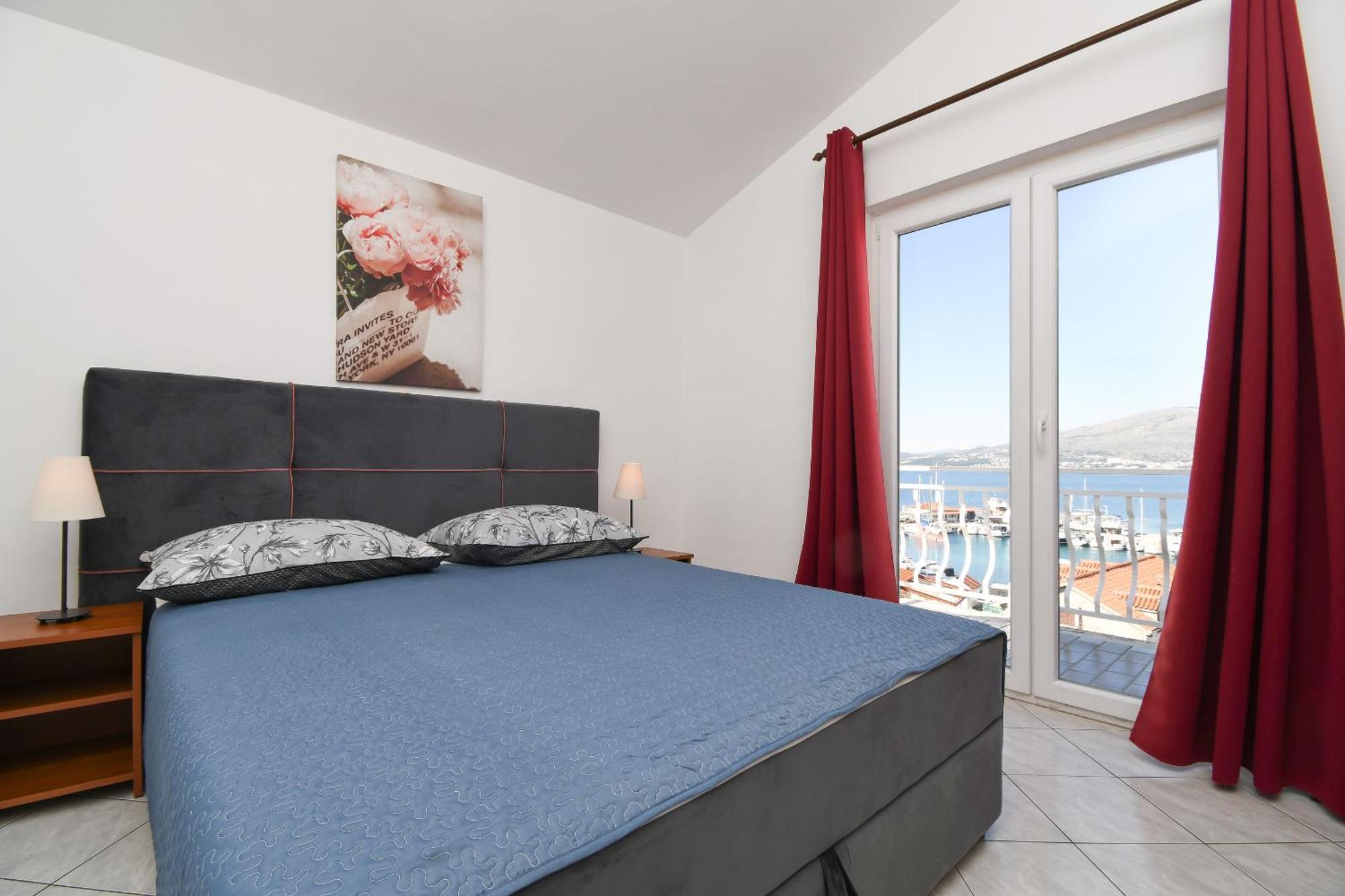 Apartments Biserka - 50 M From Beach Трогир Екстериор снимка