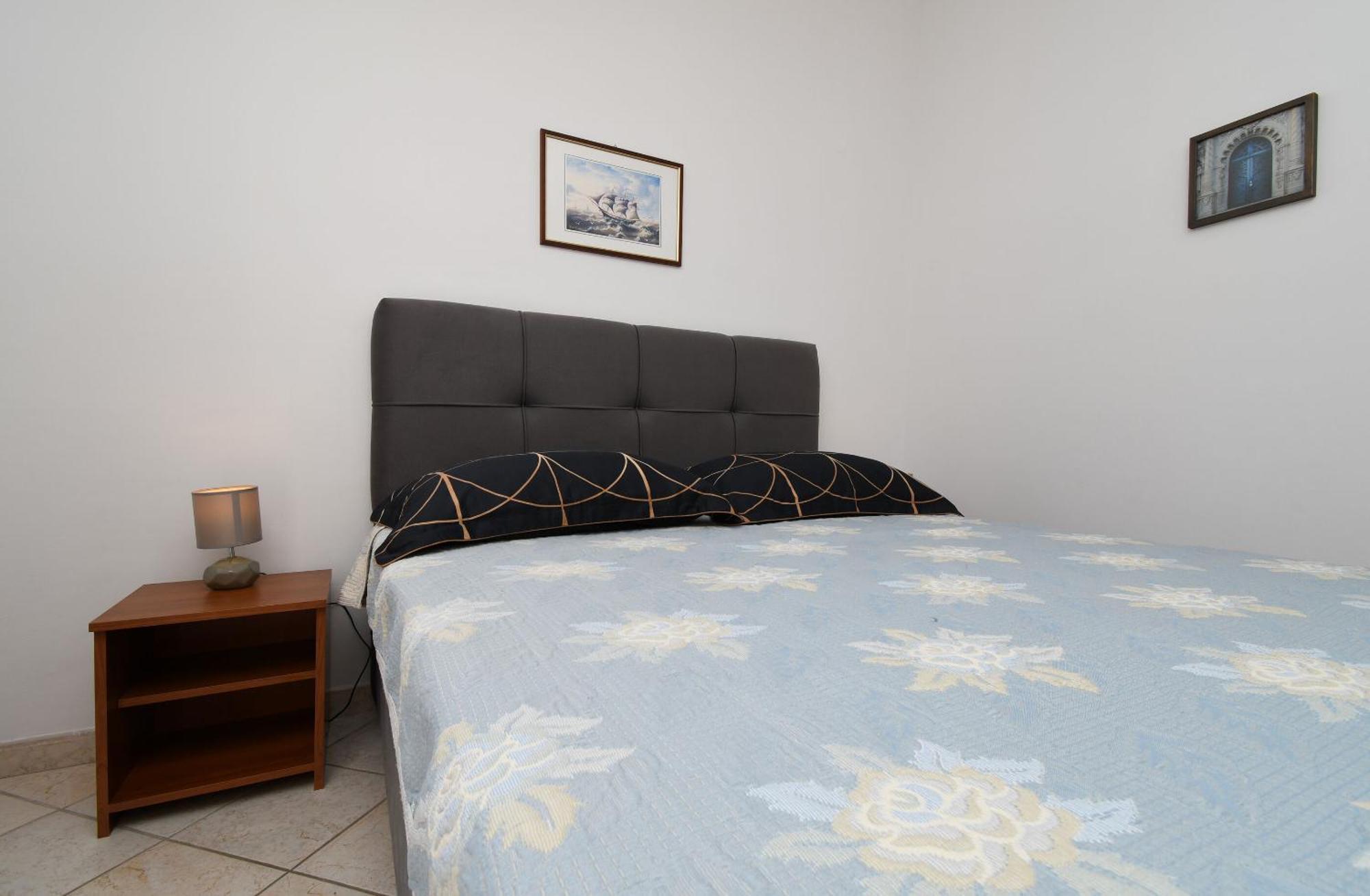 Apartments Biserka - 50 M From Beach Трогир Екстериор снимка