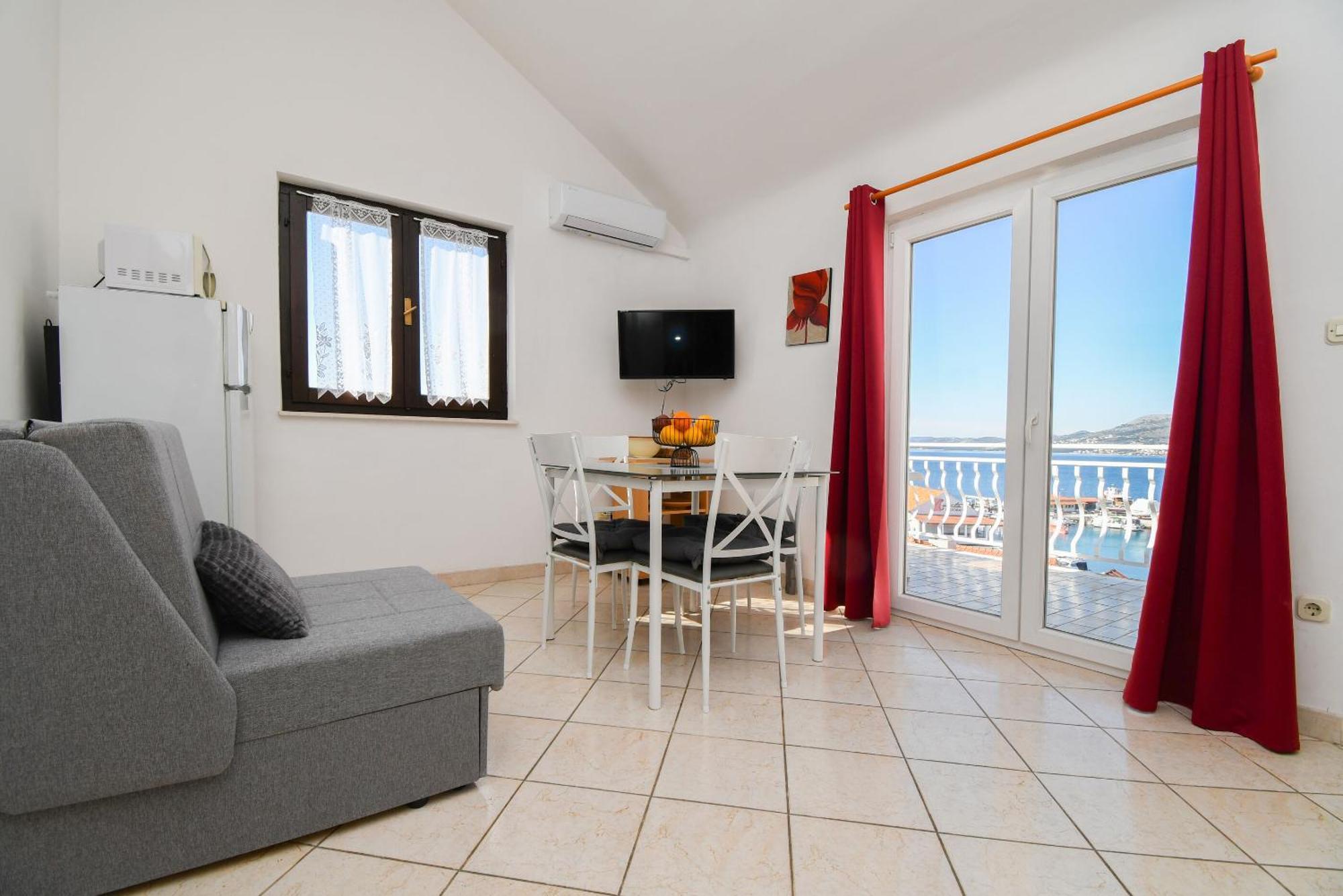 Apartments Biserka - 50 M From Beach Трогир Екстериор снимка