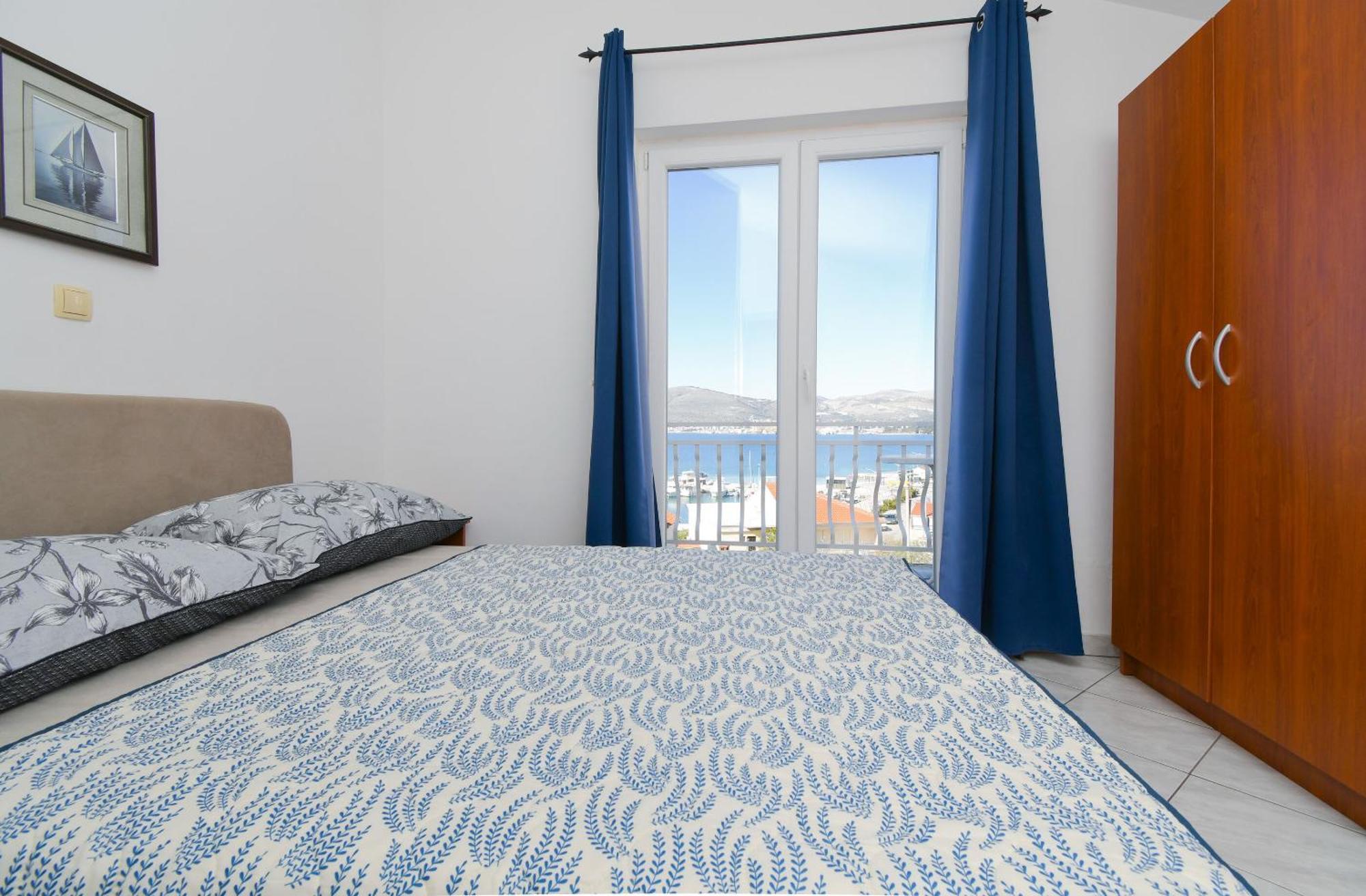 Apartments Biserka - 50 M From Beach Трогир Екстериор снимка
