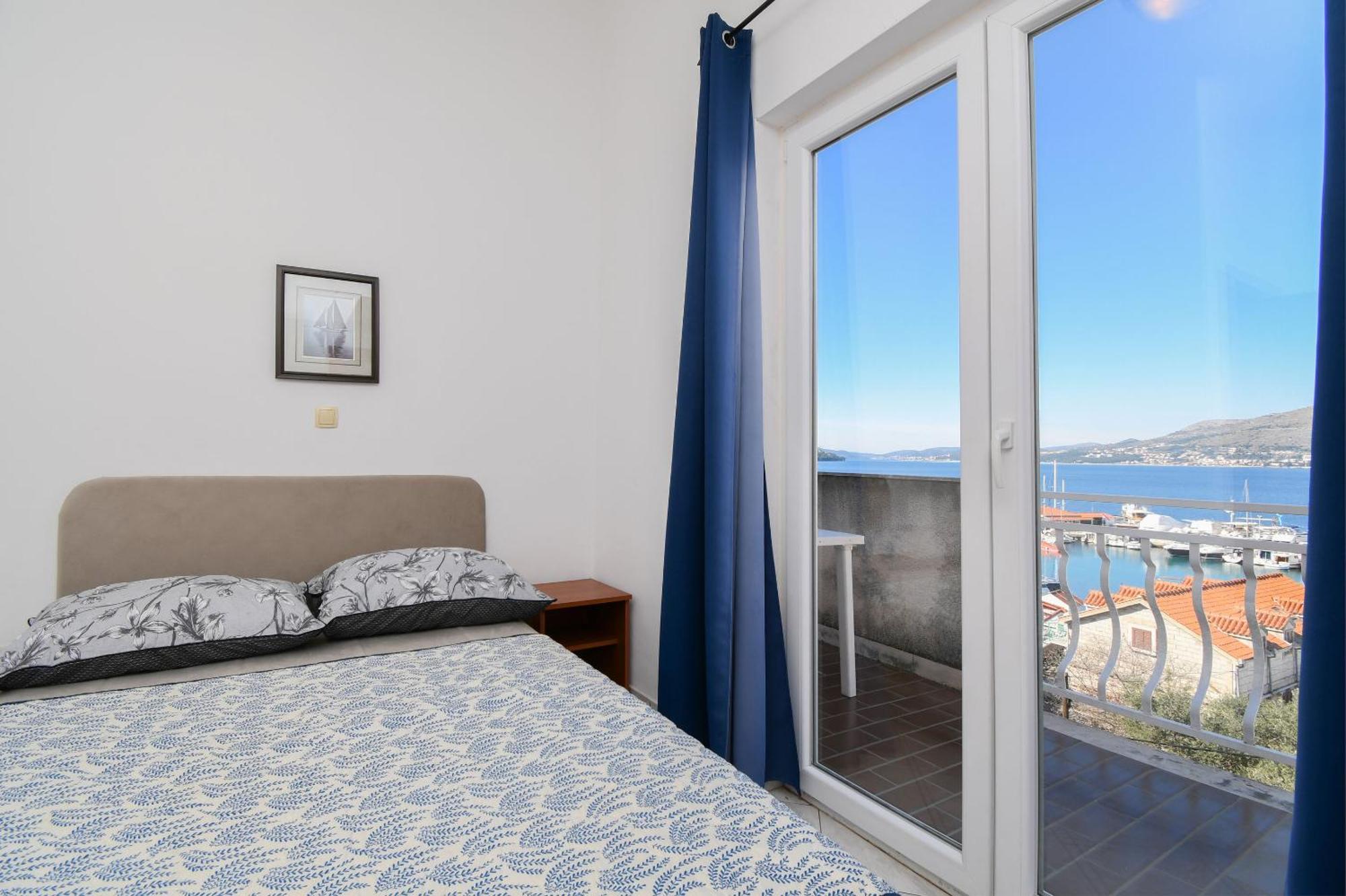 Apartments Biserka - 50 M From Beach Трогир Екстериор снимка