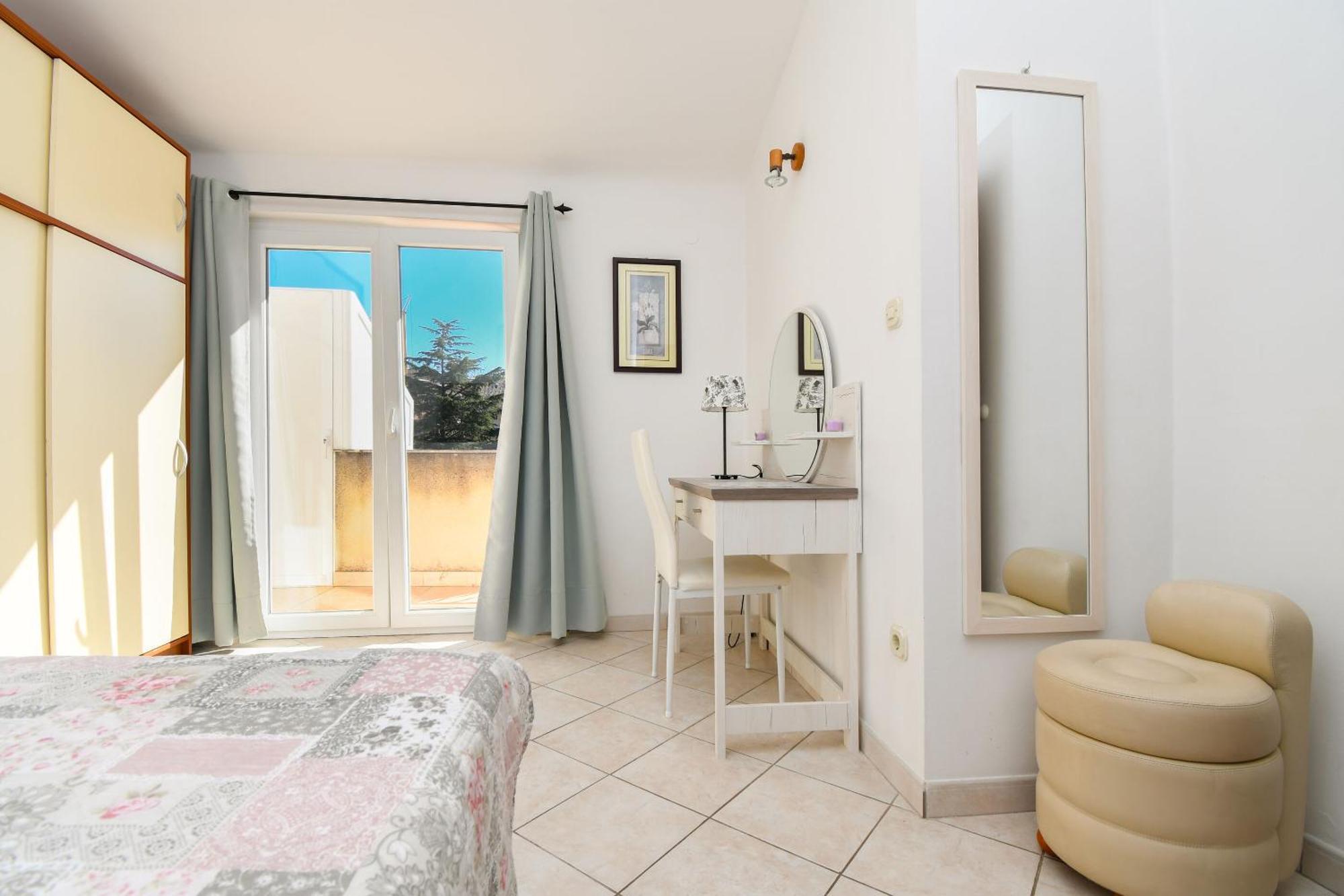 Apartments Biserka - 50 M From Beach Трогир Екстериор снимка