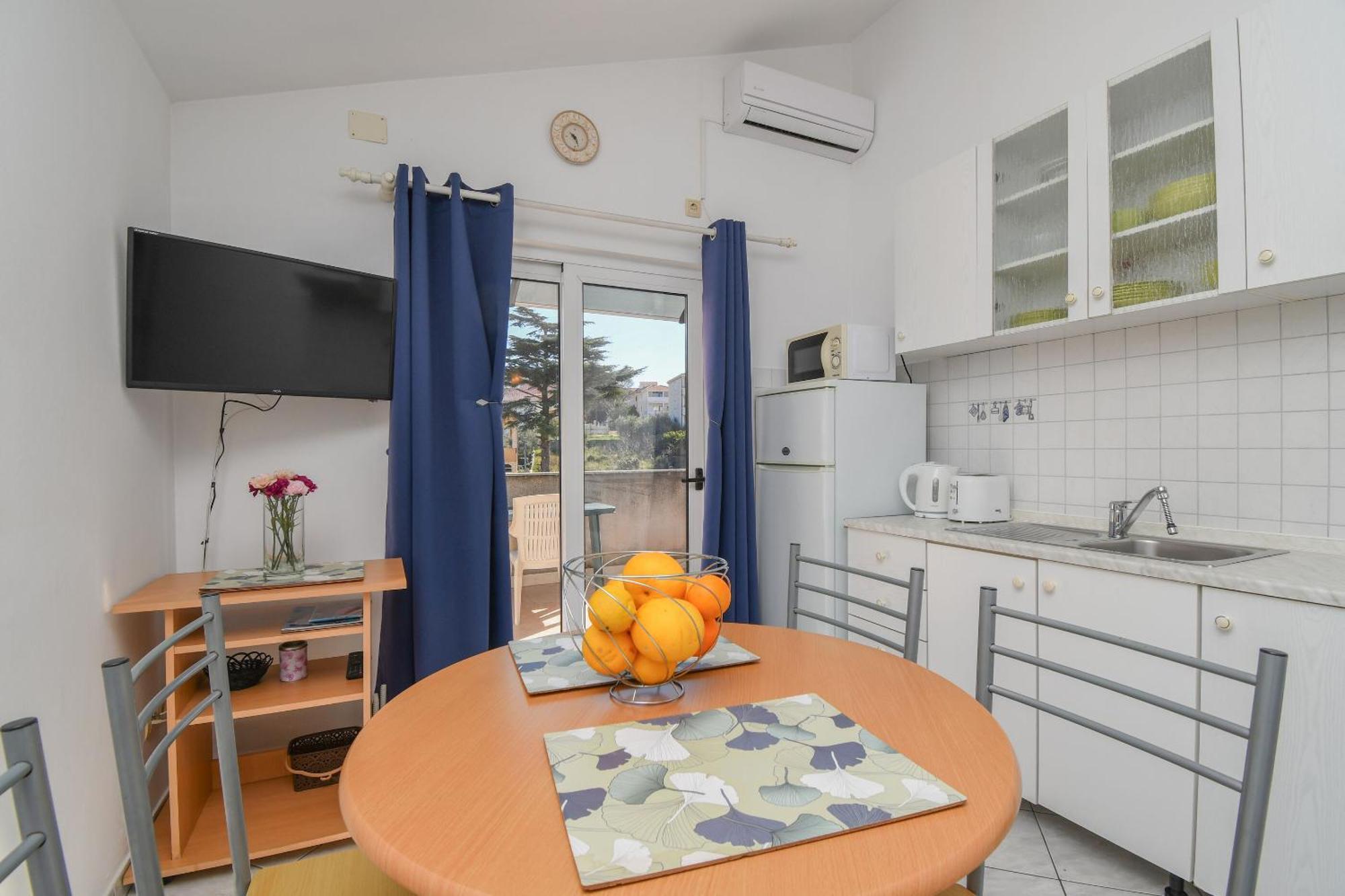 Apartments Biserka - 50 M From Beach Трогир Екстериор снимка