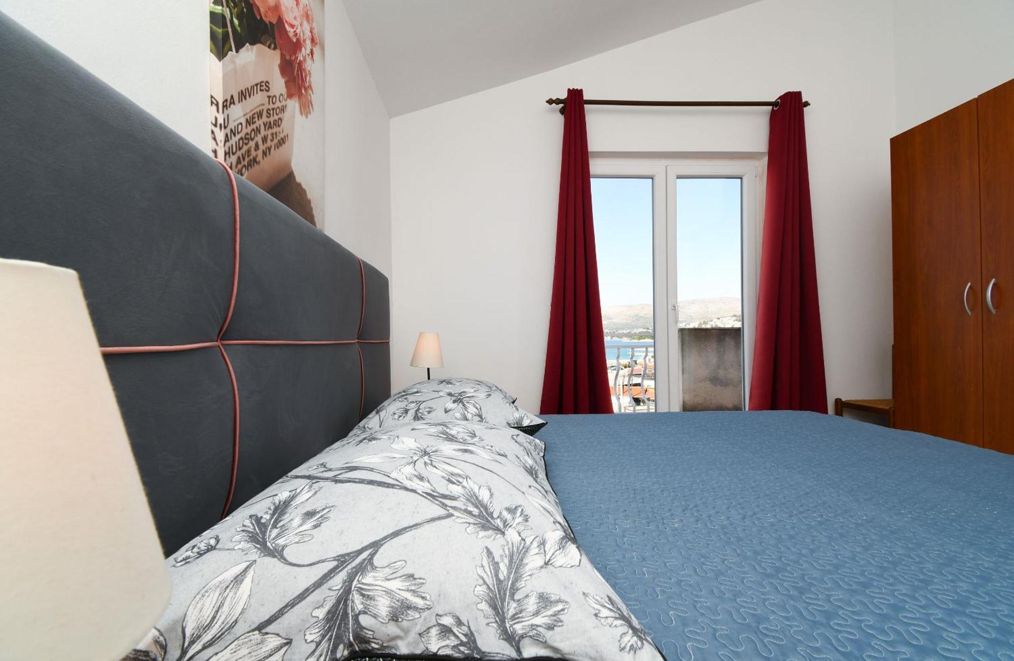 Apartments Biserka - 50 M From Beach Трогир Екстериор снимка