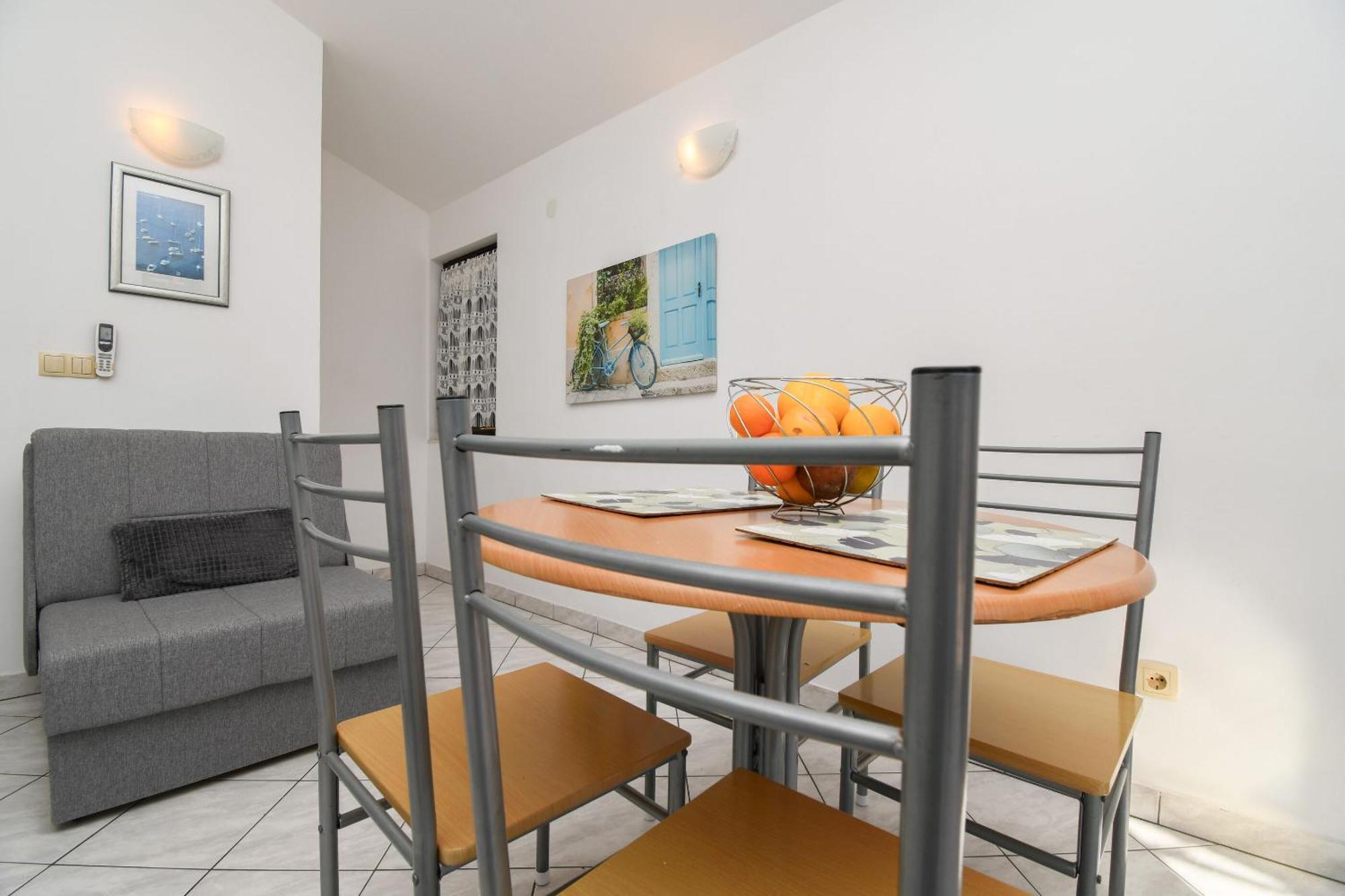 Apartments Biserka - 50 M From Beach Трогир Екстериор снимка