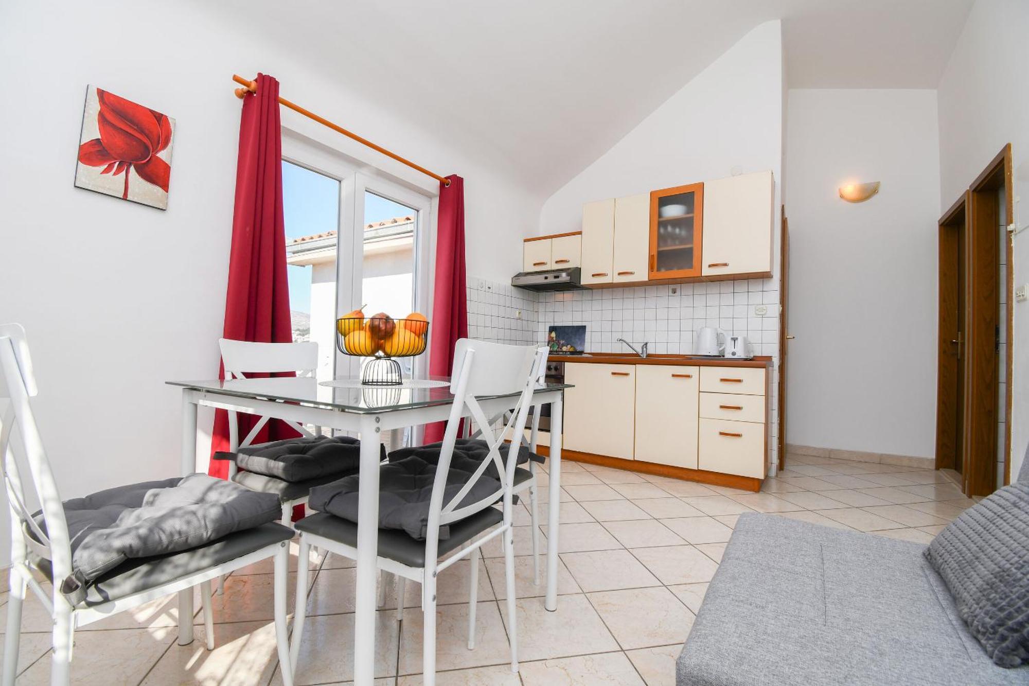 Apartments Biserka - 50 M From Beach Трогир Екстериор снимка