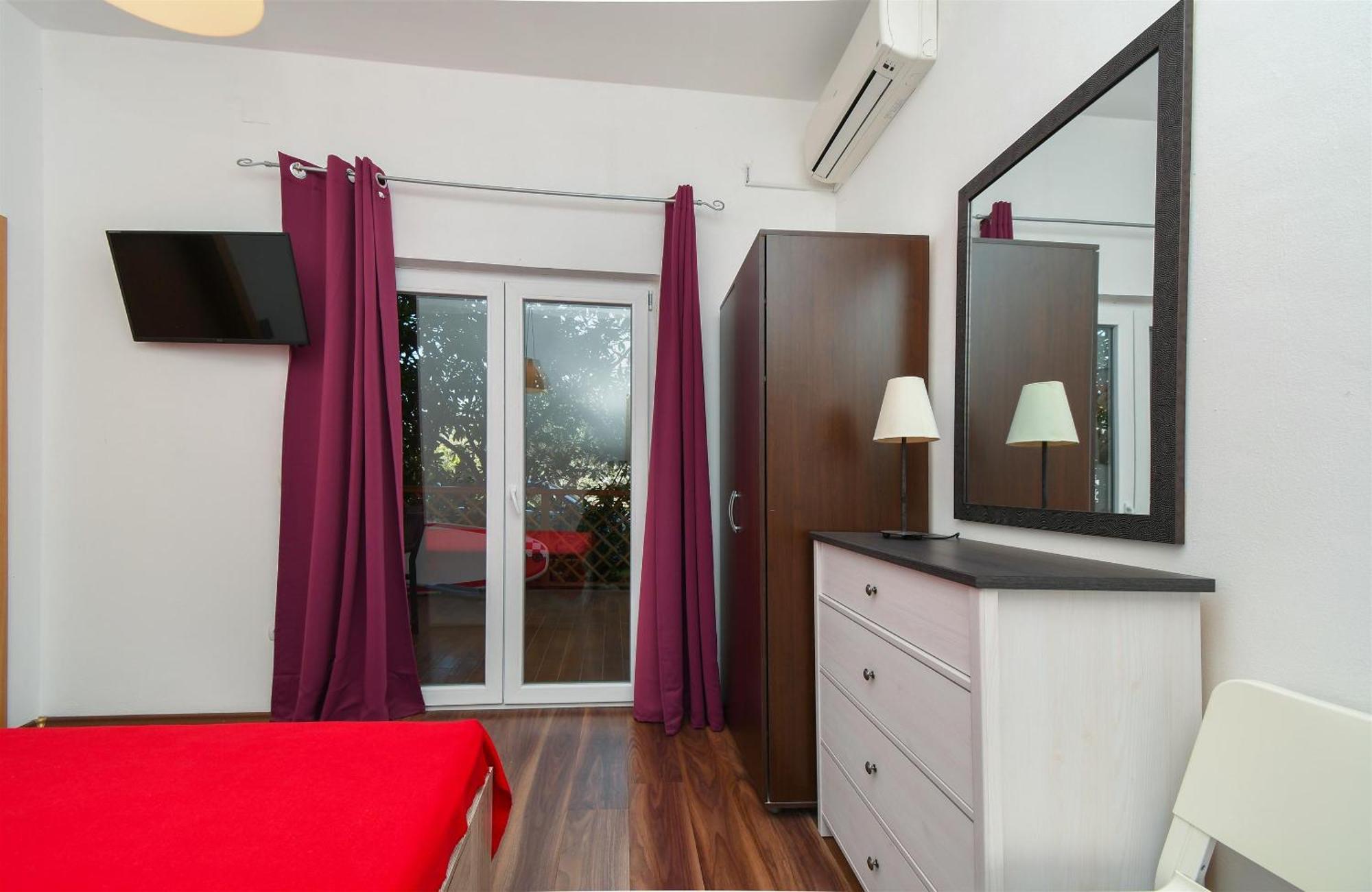 Apartments Biserka - 50 M From Beach Трогир Екстериор снимка