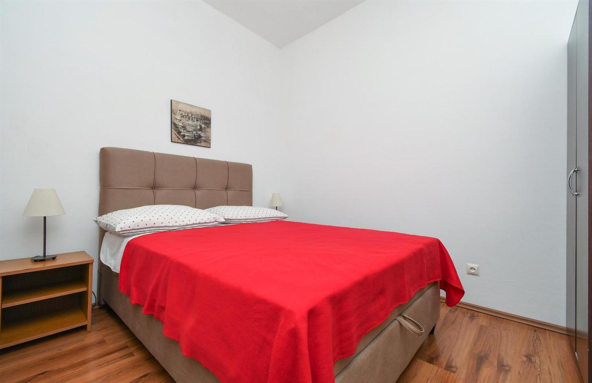 Apartments Biserka - 50 M From Beach Трогир Екстериор снимка