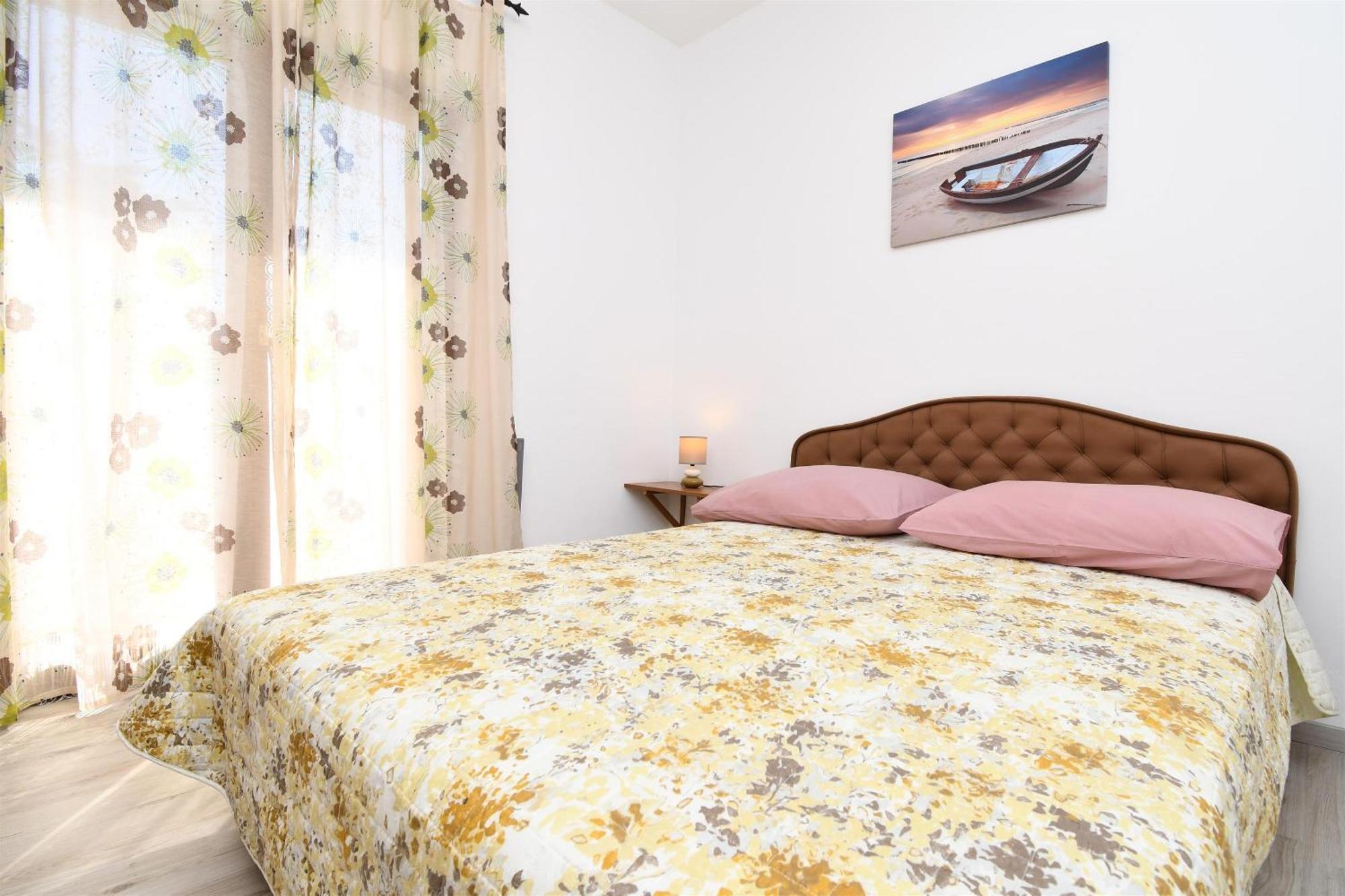 Apartments Biserka - 50 M From Beach Трогир Екстериор снимка