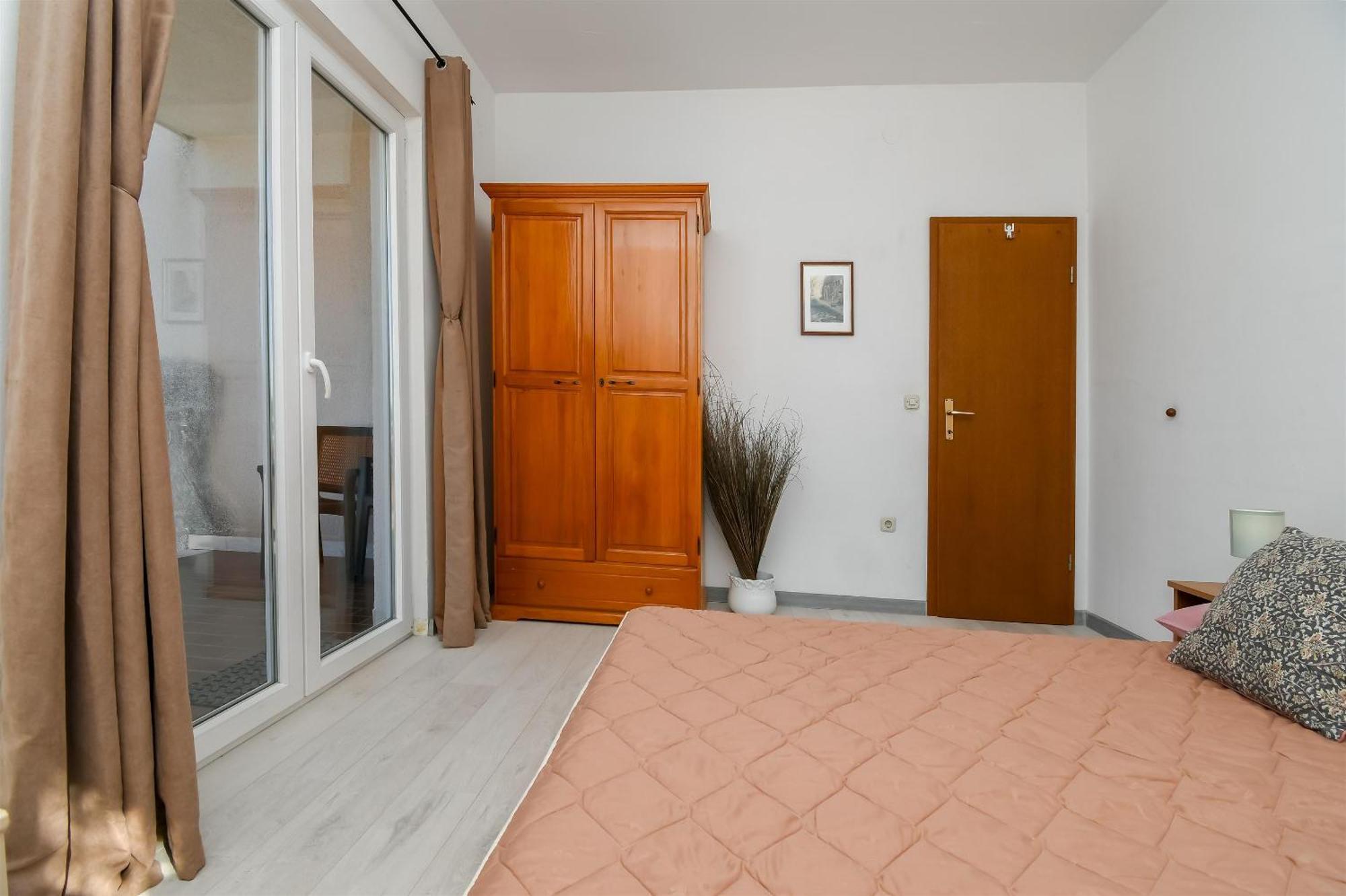Apartments Biserka - 50 M From Beach Трогир Екстериор снимка