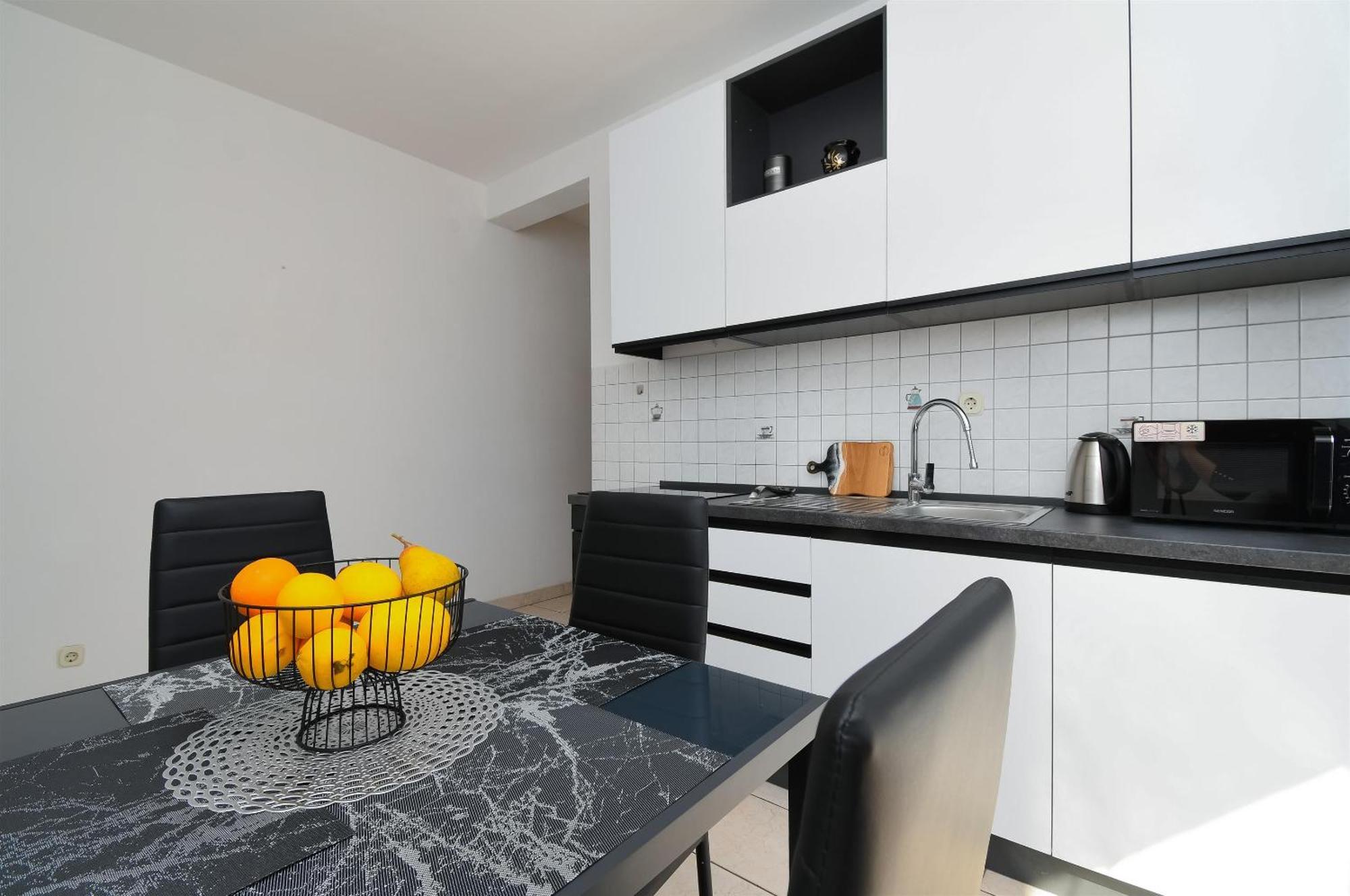 Apartments Biserka - 50 M From Beach Трогир Екстериор снимка